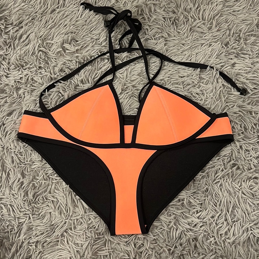 TRIANGL Bikini set!